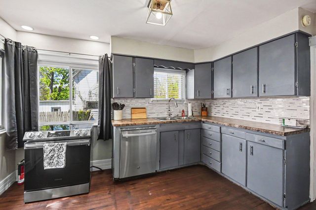 2047 Greenfield Avenue SW, Wyoming, MI 49519
