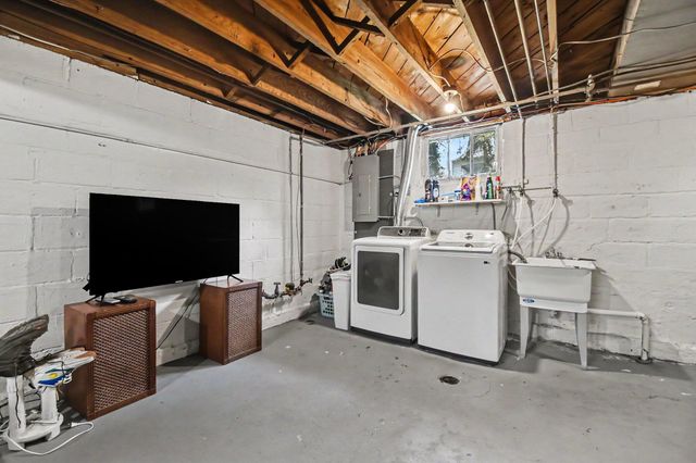 2047 Greenfield Avenue SW, Wyoming, MI 49519