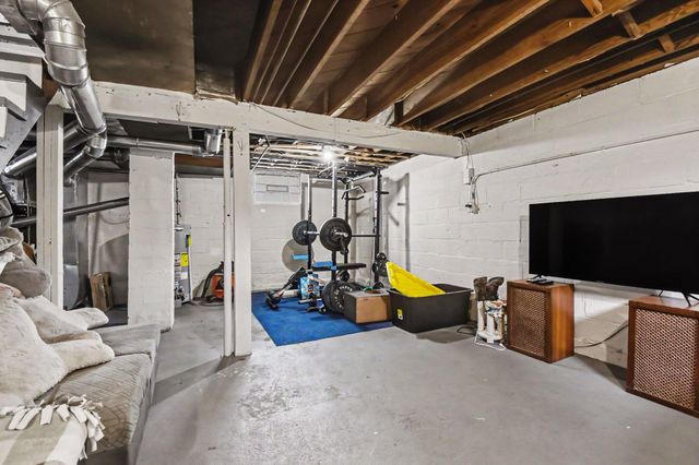 2047 Greenfield Avenue SW, Wyoming, MI 49519