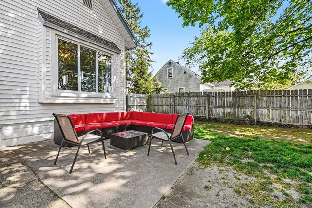 2047 Greenfield Avenue SW, Wyoming, MI 49519