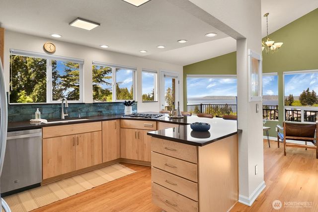7103 156th Street SW, Edmonds, WA 98026