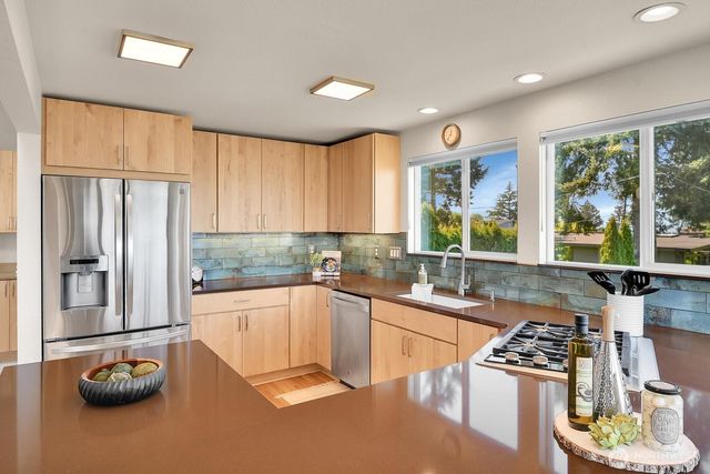 7103 156th Street SW, Edmonds, WA 98026
