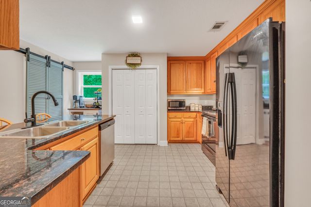 125 Bulldog Court, Barnesville, GA 30204