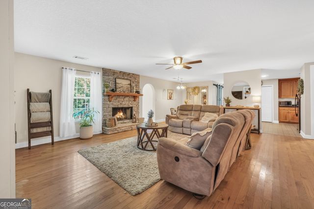 125 Bulldog Court, Barnesville, GA 30204