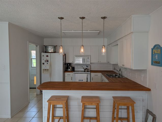155 Lake Drive, Enchanted Oaks, TX 75156