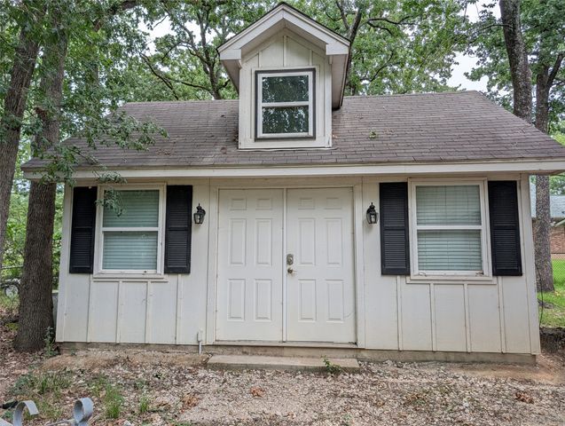 155 Lake Drive, Enchanted Oaks, TX 75156