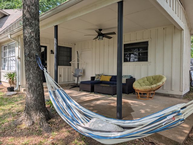 155 Lake Drive, Enchanted Oaks, TX 75156