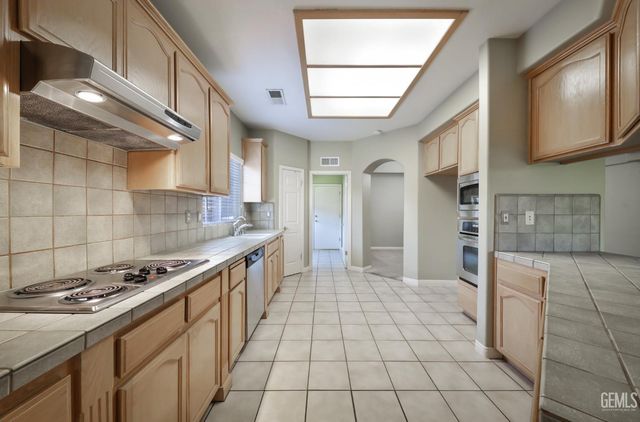 9908 Commodore Drive, Bakersfield, CA 93312