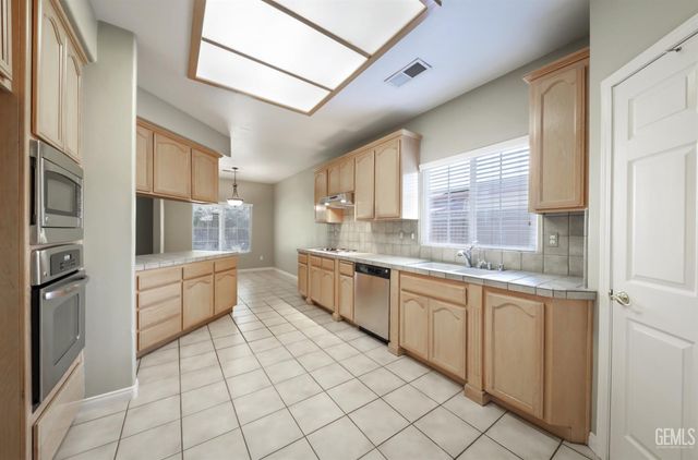 9908 Commodore Drive, Bakersfield, CA 93312