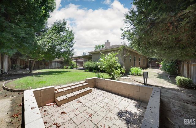 9908 Commodore Drive, Bakersfield, CA 93312