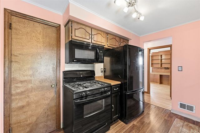 9117 Plateau Dr, Mccandless, PA 15237