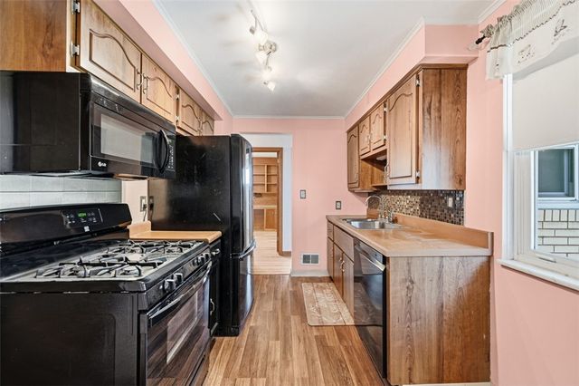 9117 Plateau Dr, Mccandless, PA 15237