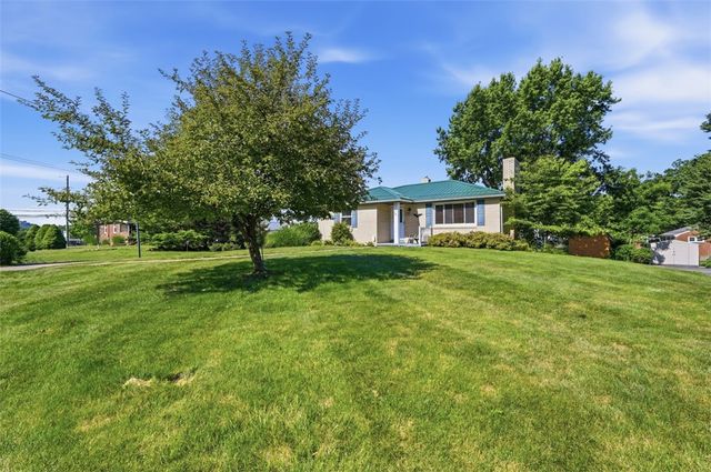9117 Plateau Dr, Mccandless, PA 15237