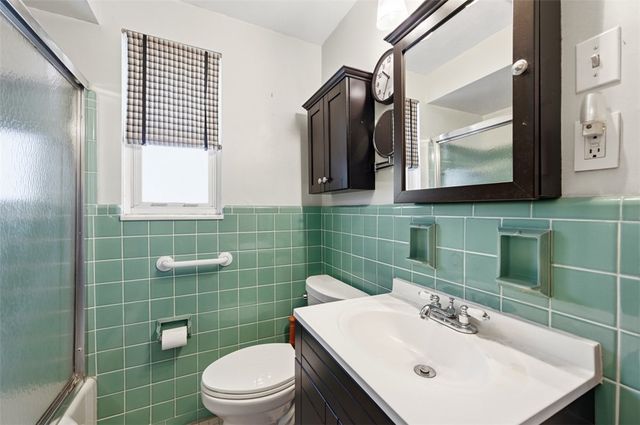 9117 Plateau Dr, Mccandless, PA 15237