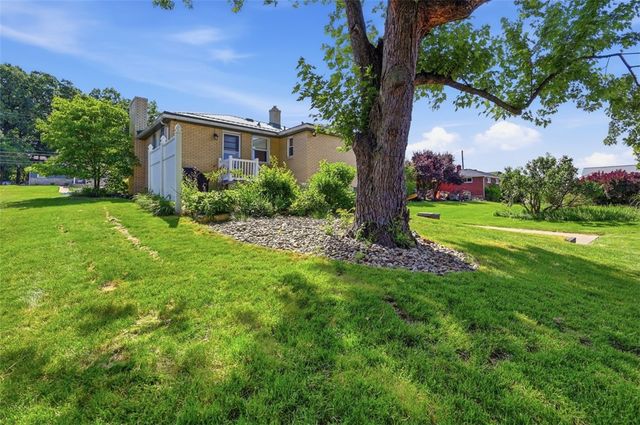 9117 Plateau Dr, Mccandless, PA 15237