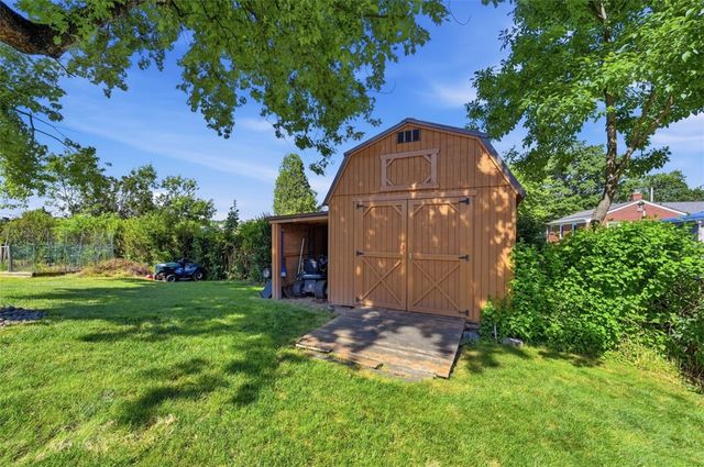 9117 Plateau Dr, Mccandless, PA 15237