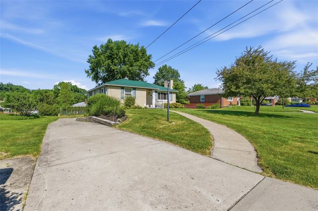 9117 Plateau Dr, Mccandless, PA 15237