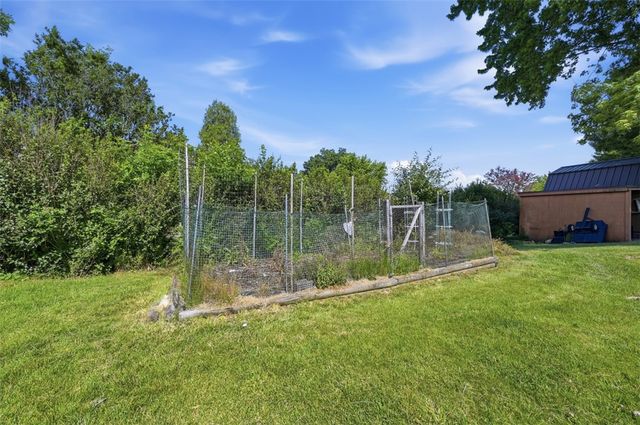 9117 Plateau Dr, Mccandless, PA 15237