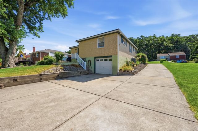 9117 Plateau Dr, Mccandless, PA 15237
