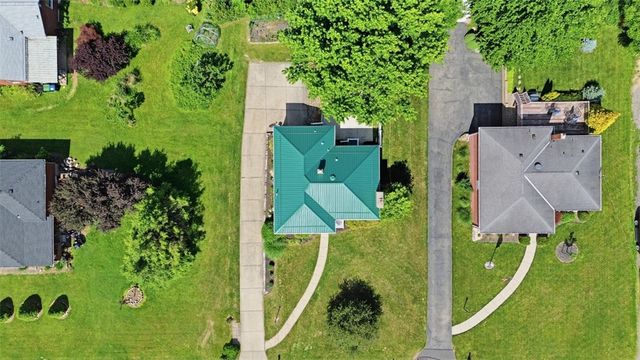 9117 Plateau Dr, Mccandless, PA 15237