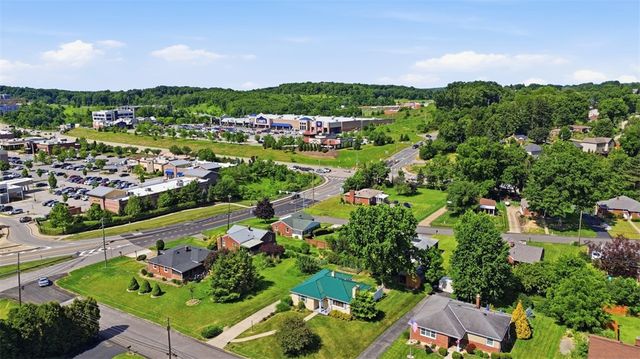 9117 Plateau Dr, Mccandless, PA 15237