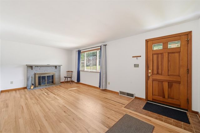 9117 Plateau Dr, Mccandless, PA 15237