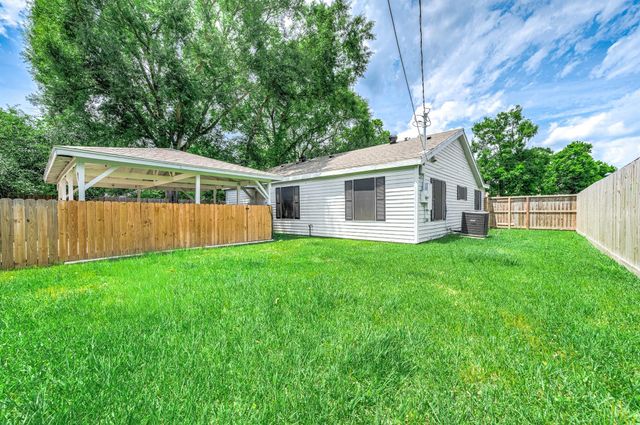 709 E Gulf Street, Baytown, TX 77520