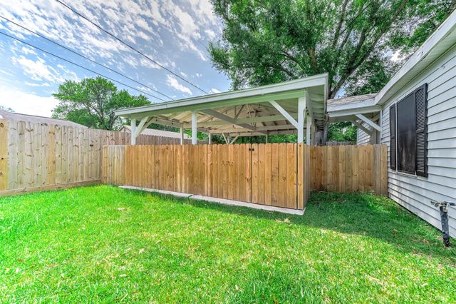 709 E Gulf Street, Baytown, TX 77520