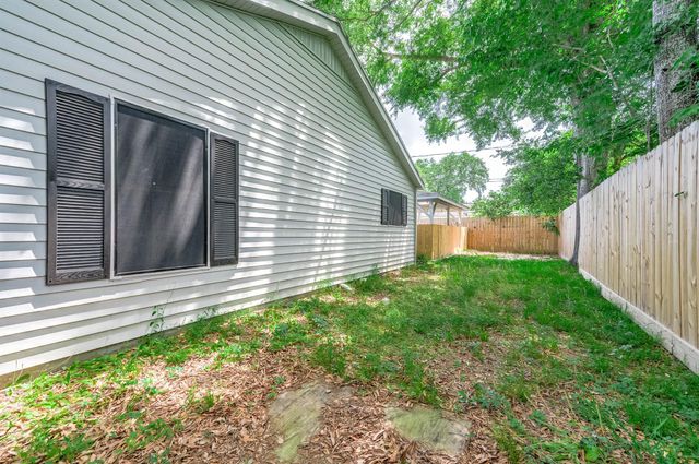 709 E Gulf Street, Baytown, TX 77520