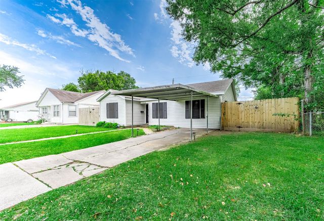 709 E Gulf Street, Baytown, TX 77520