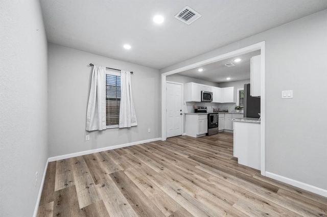 709 E Gulf Street, Baytown, TX 77520