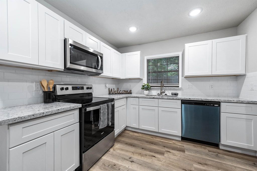 709 E Gulf Street, Baytown, TX 77520