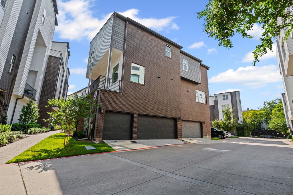 381 E Greenbriar Lane 501, Dallas, TX 75203