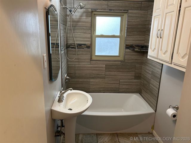 12 W 42nd Street, Sand Springs, OK 74063