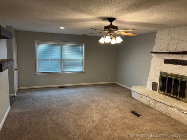 12 W 42nd Street, Sand Springs, OK 74063