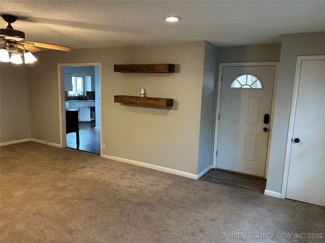 12 W 42nd Street, Sand Springs, OK 74063