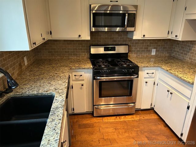 12 W 42nd Street, Sand Springs, OK 74063