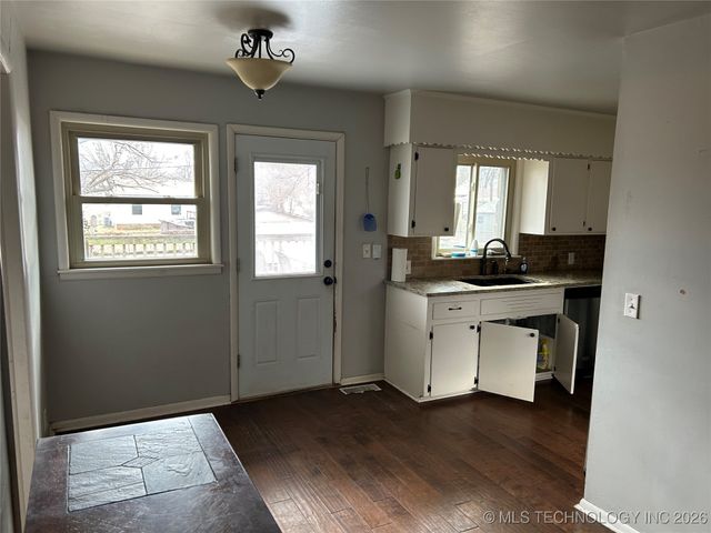 12 W 42nd Street, Sand Springs, OK 74063