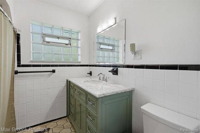 2444 Anders Drive, Waterford, MI 48329