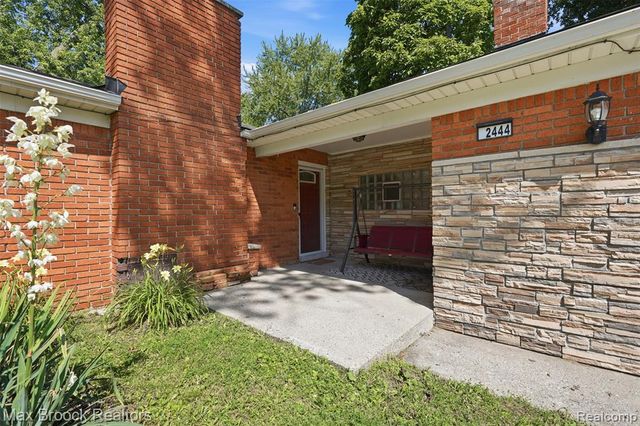 2444 Anders Drive, Waterford, MI 48329