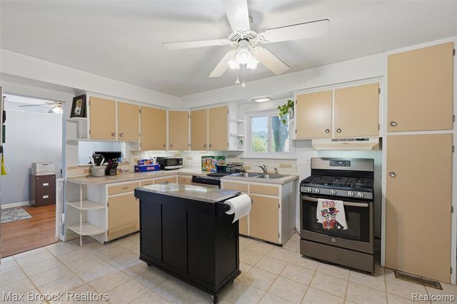 2444 Anders Drive, Waterford, MI 48329