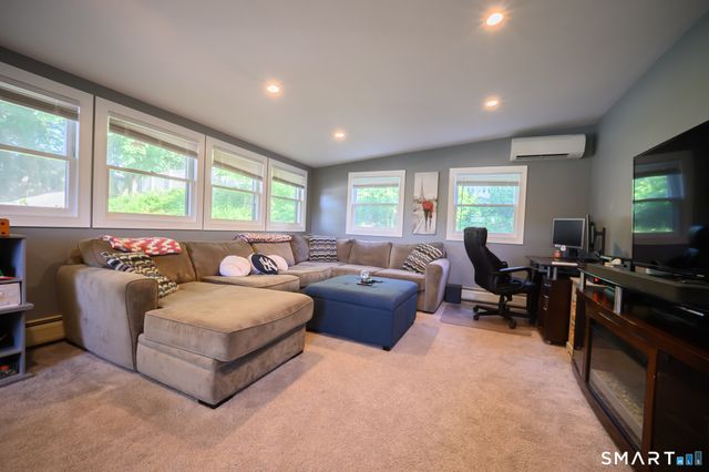 15 Farnam Hill, Bethel, CT 06801