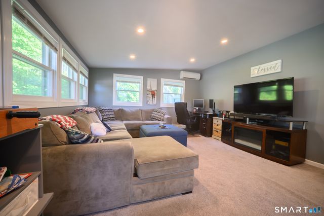 15 Farnam Hill, Bethel, CT 06801