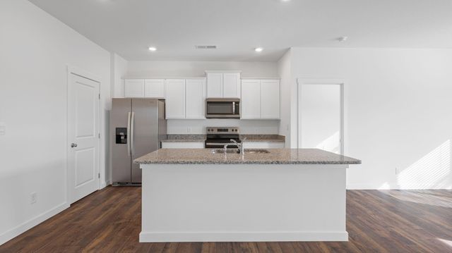 8471 Bright Water Dr, Ooltewah, TN 37363