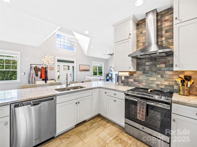 10 Warbler Drive, Fletcher, NC 28732