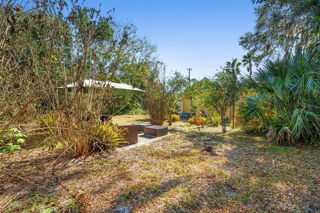 Image 11 of property listing at 205 E KENTUCKY AVENUE, Deland, FL 32724