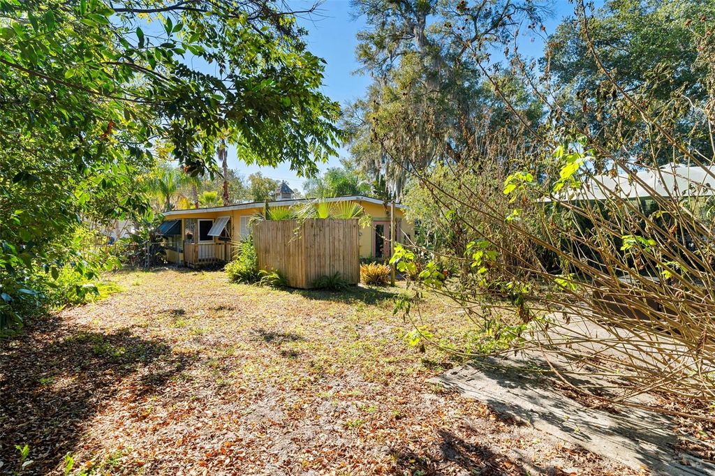 Image 13 of property listing at 205 E KENTUCKY AVENUE, Deland, FL 32724