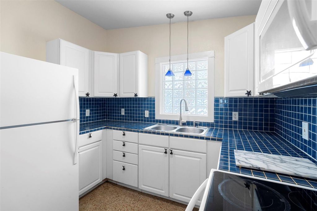 Image 26 of property listing at 205 E KENTUCKY AVENUE, Deland, FL 32724