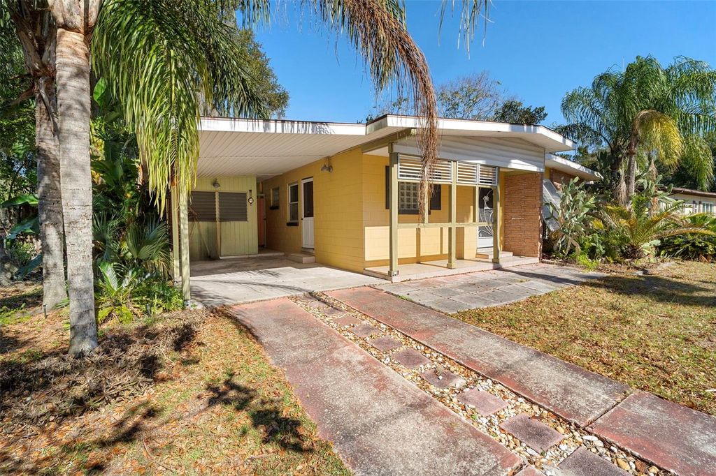 Image 4 of property listing at 205 E KENTUCKY AVENUE, Deland, FL 32724