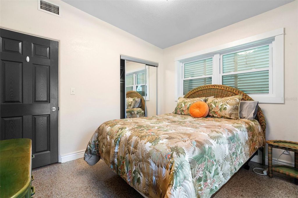 Image 31 of property listing at 205 E KENTUCKY AVENUE, Deland, FL 32724